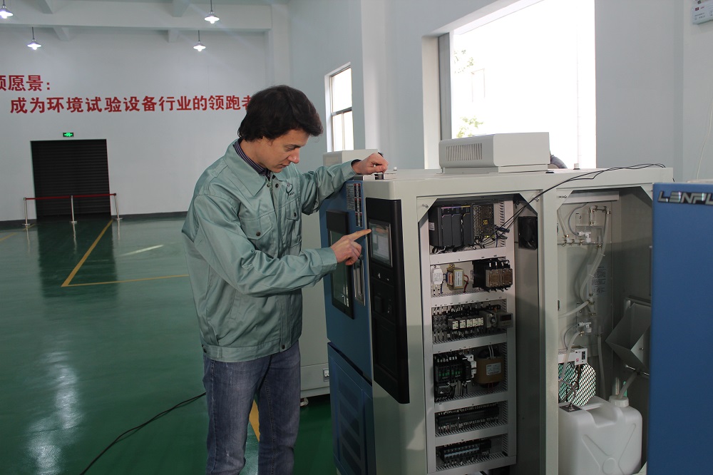 恒溫恒濕實驗機(jī)箱體結(jié)構(gòu) 恒溫恒濕實驗機(jī)箱體結(jié)構(gòu)